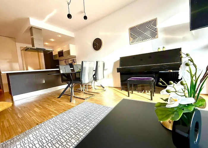 River Diamond * プラハ